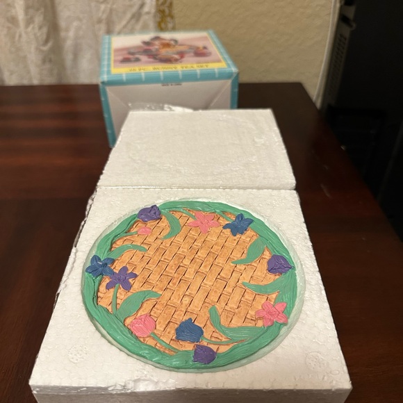 Easter Bunny 10 Pcs Tea set, a.ns Miniature Resin tea set with plates & tray. - Picture 11 of 11